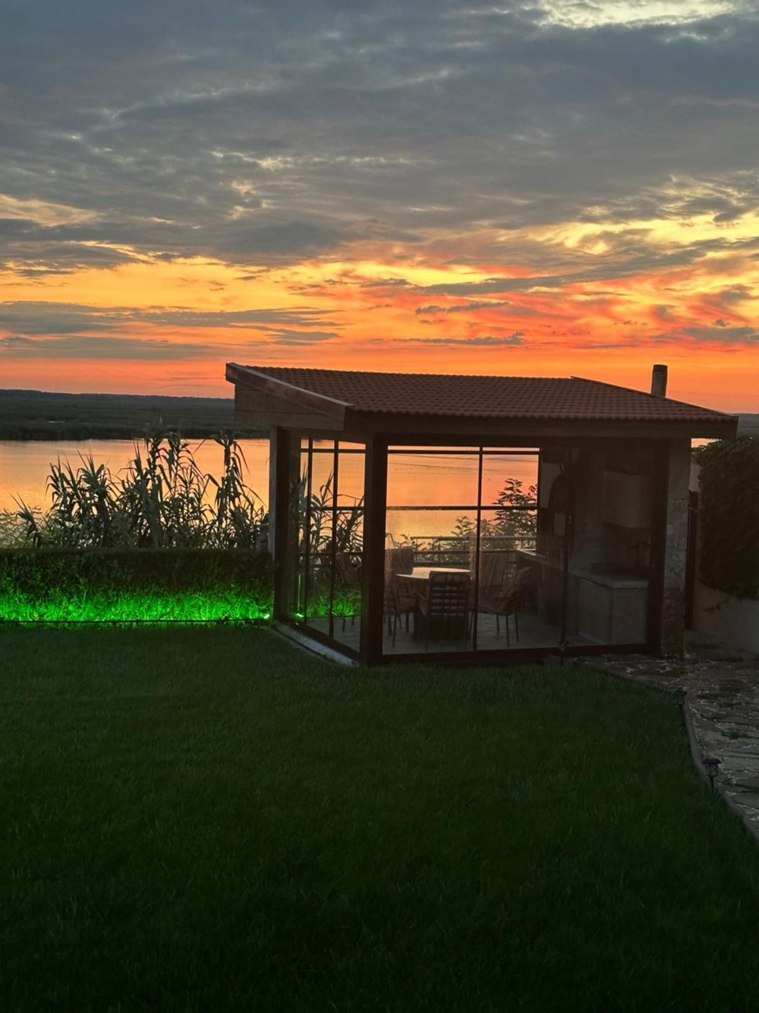Casa Miralago Boutique Adults Only Тулча Экстерьер фото
